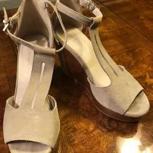 Kenneth cole New York suede wedge Tan shoes 8 M
